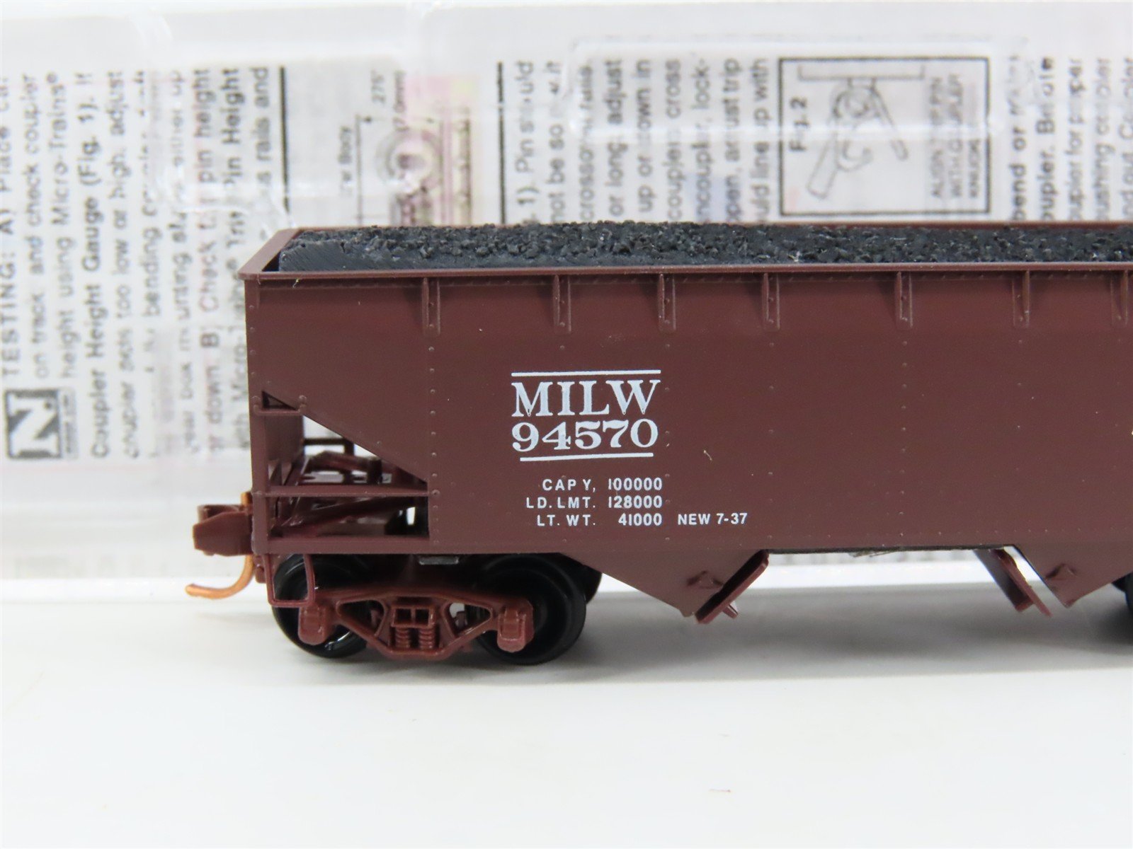 N Scale Micro-Trains MTL 05500300 MILW Milwaukee Road 2-Bay Hopper #94570 w/Load