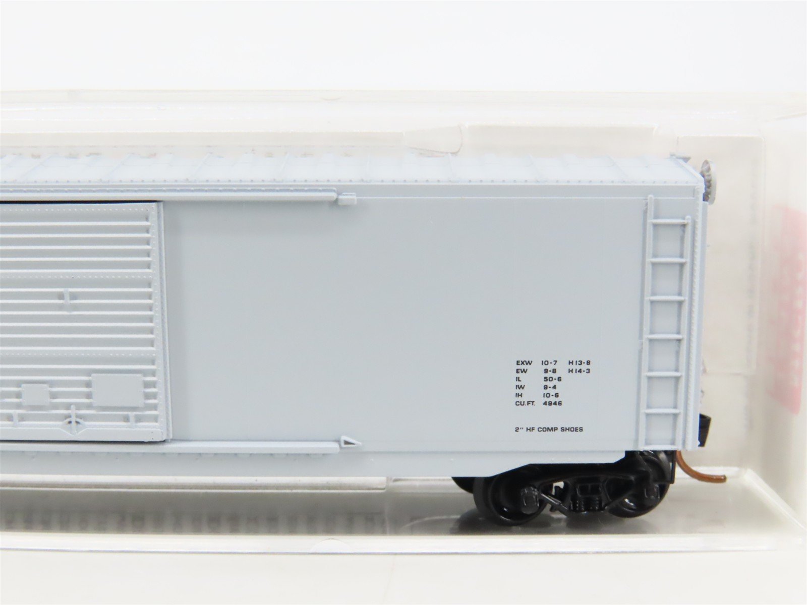 N Scale Micro-Trains MTL 77040 USN United States Navy 50' Box Car #61-05146