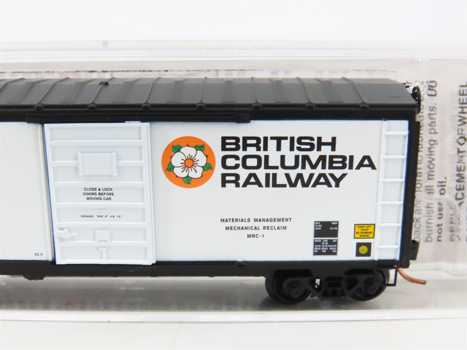 N Scale Micro-Trains MTL 07300060 BCOL British Columbia 40' Box Car #990198