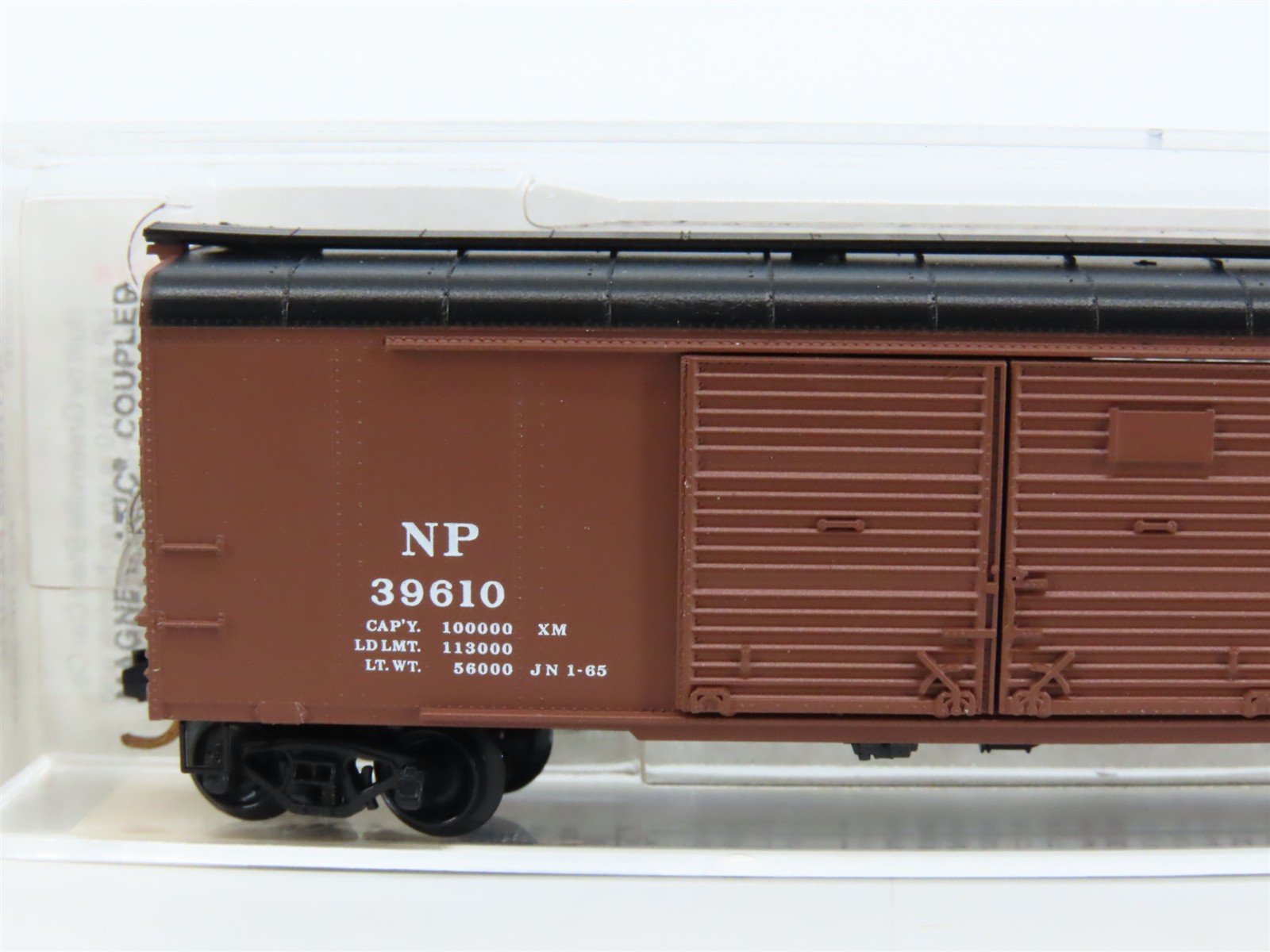 N Scale Micro-Trains MTL 79020 NP Northern Pacific 50' Double Door Boxcar #39610