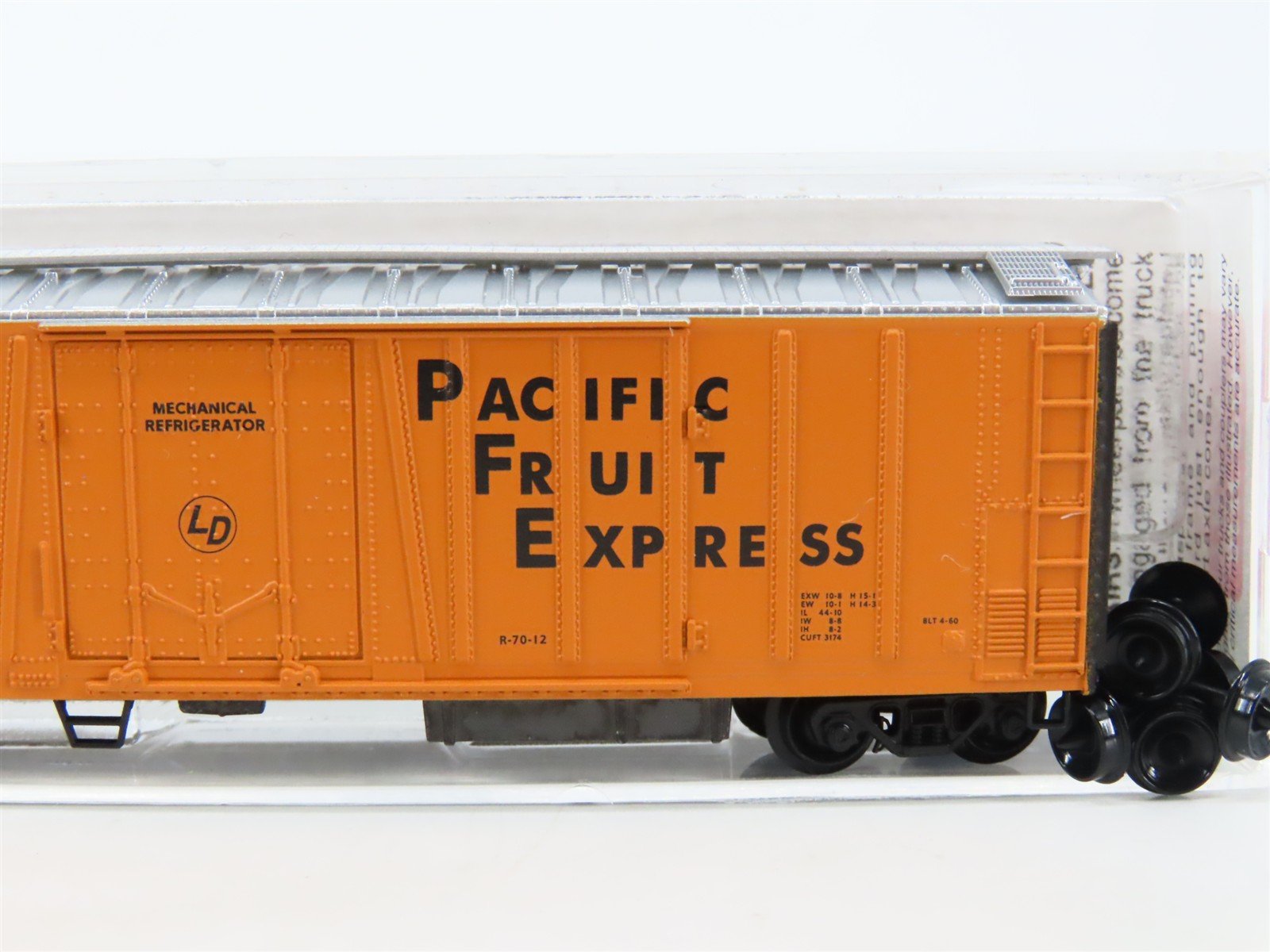 N Micro-Trains MTL 70010 SP UP PFE Pacific Fruit Express Mech. Reefer #302113