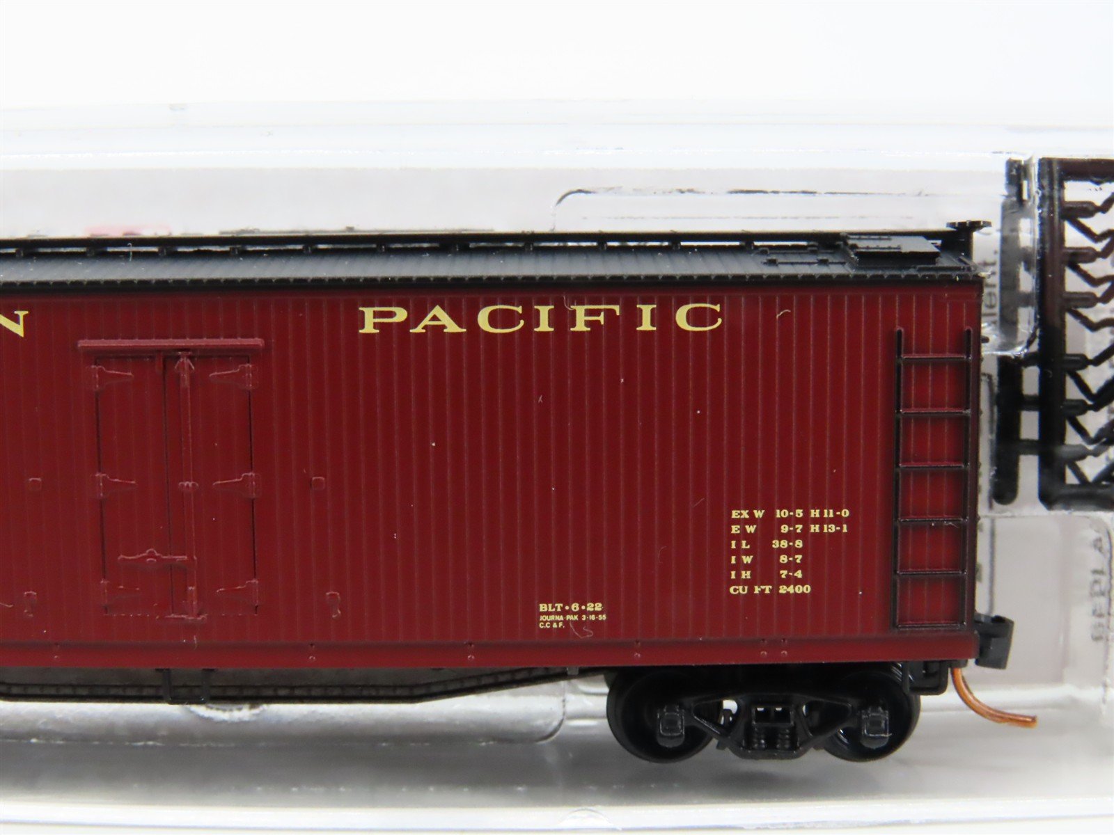 N Scale Micro-Trains MTL 04900530 CP Canadian Pacific 40' Wood Reefer #5609