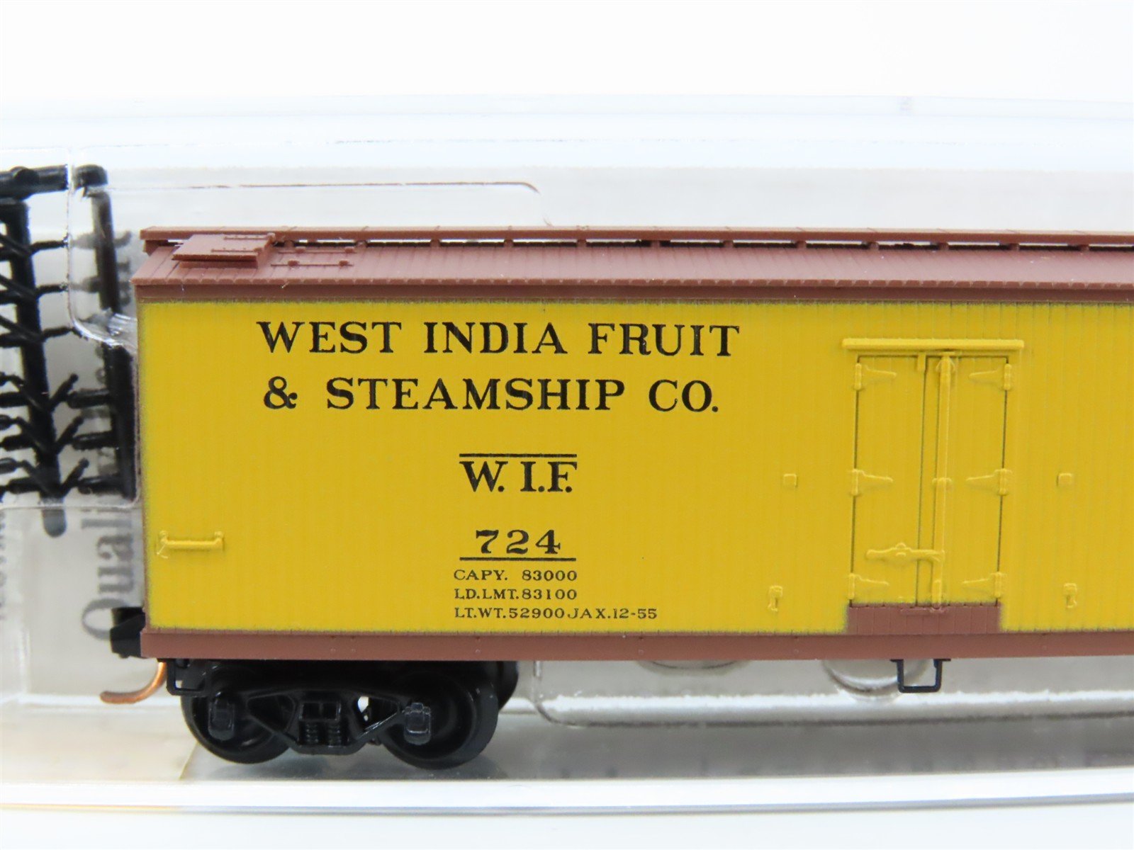 N Scale Micro-Trains MTL 49510 WIF West India Fruit & Steamship 40' Box Car #724