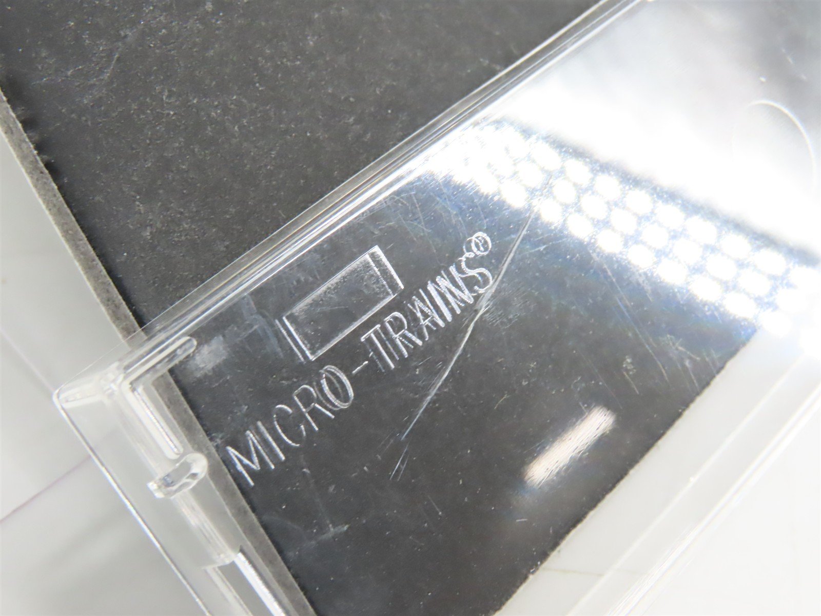 N Scale Micro-Trains MTL 40010 CN Canadian National 40' Auto Box Car #582593