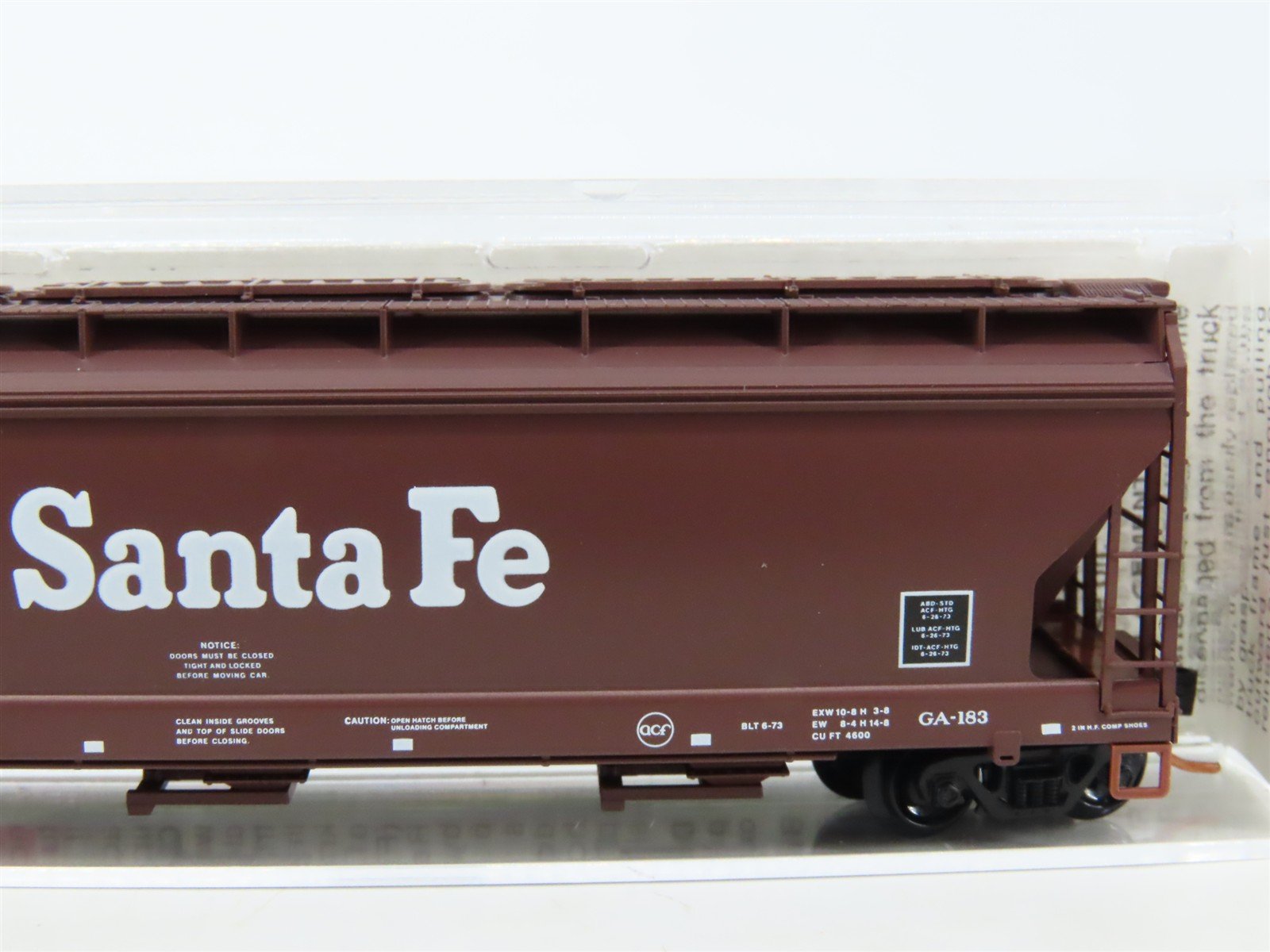 N Scale Micro-Trains MTL 94100 ATSF Santa Fe 3-Bay Covered Hopper #313838