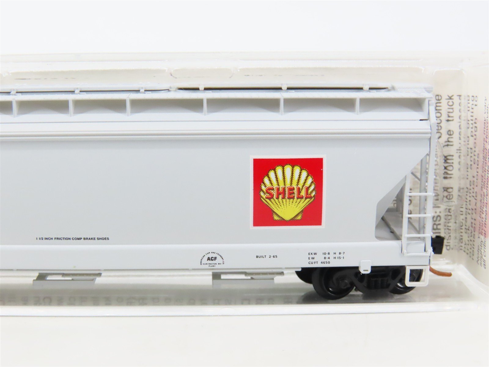 N Scale Micro-Trains MTL 94210 SNFX Shell Oil Company 3-Bay Covered Hopper #4610