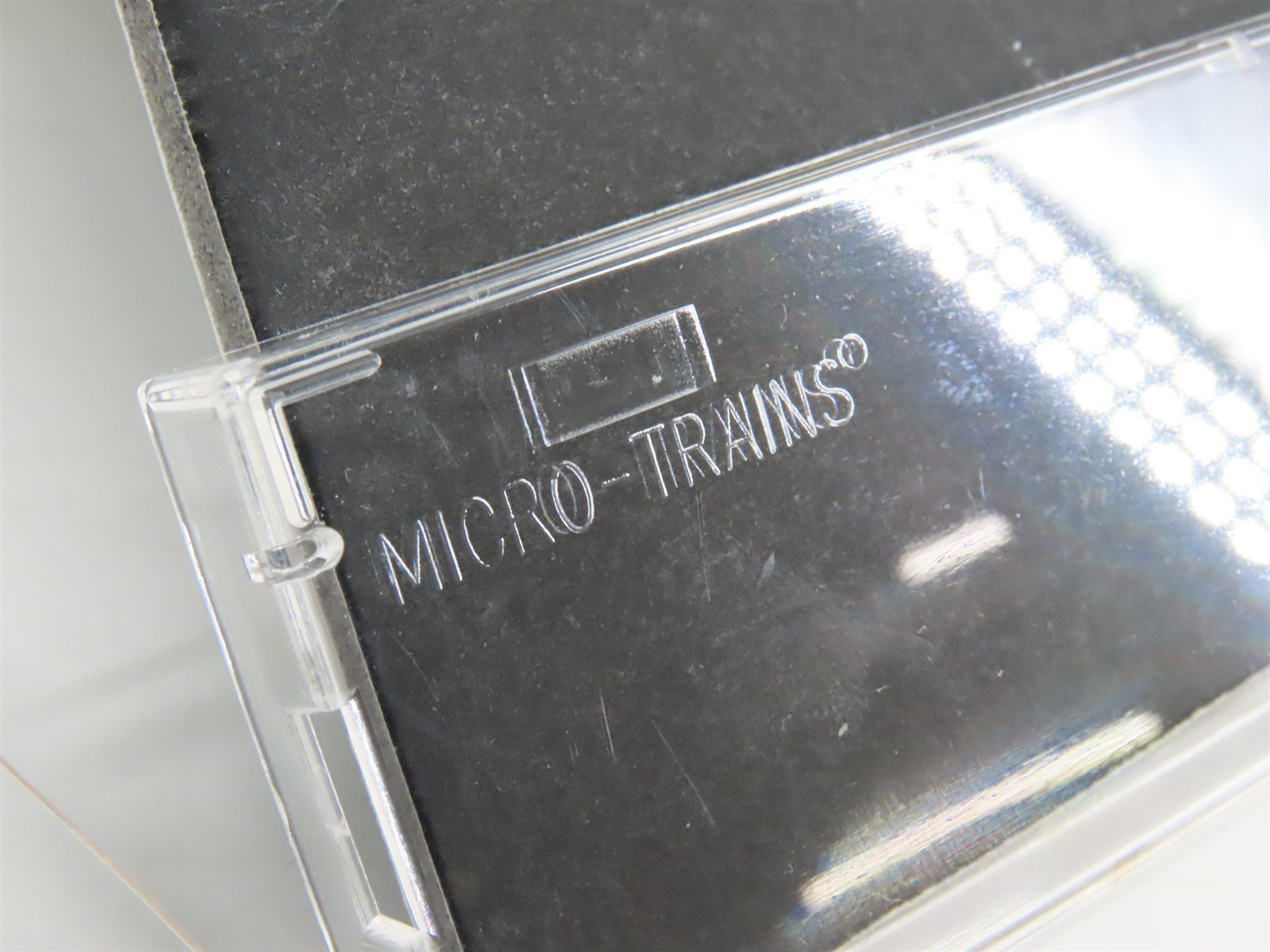 N Scale Micro-Trains MTL 94210 SNFX Shell Oil Company 3-Bay Covered Hopper #4610