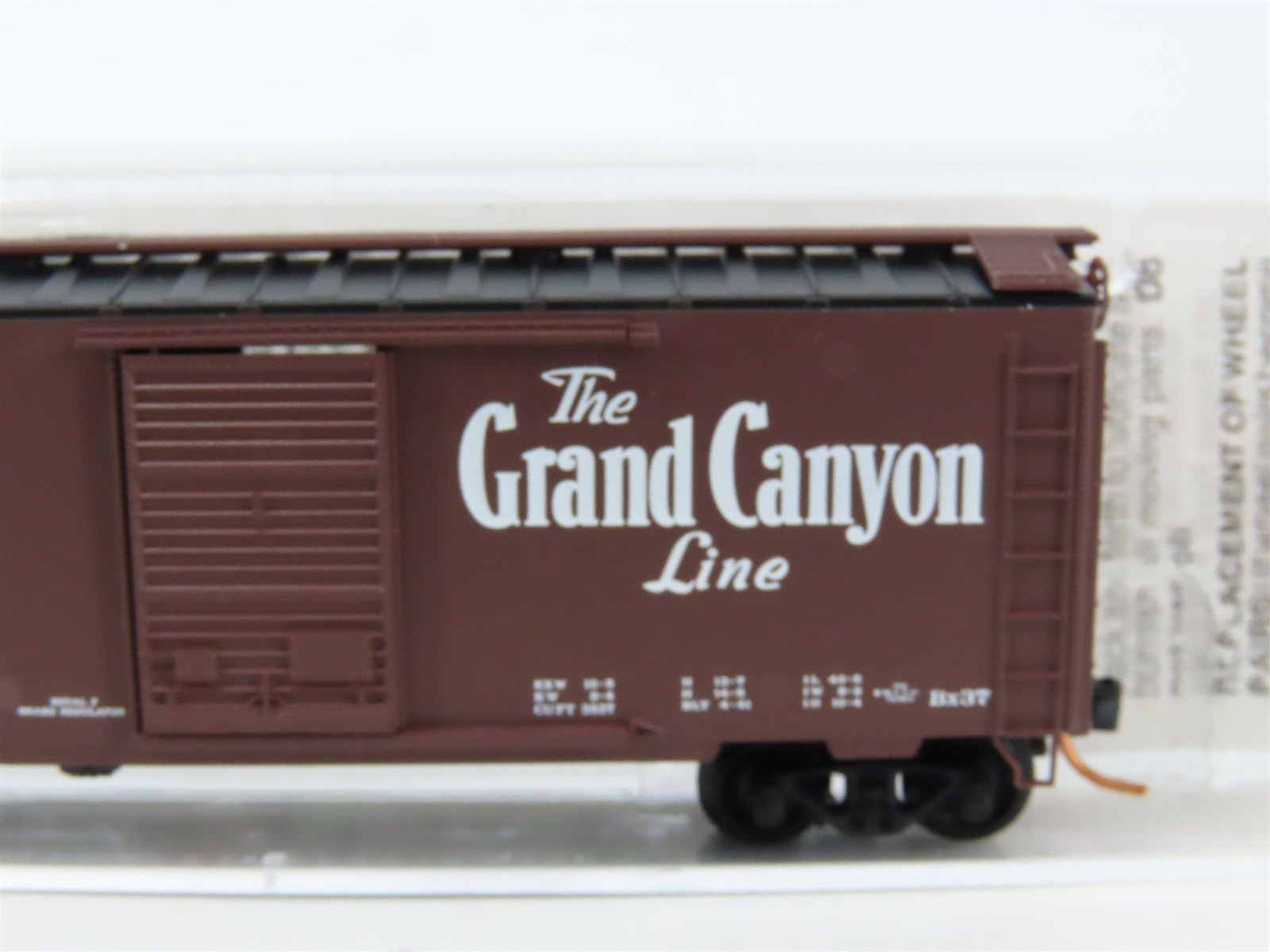 N Scale Micro-Trains MTL 20460 ATSF Santa Fe Grand Canyon 40' Box Car #141702