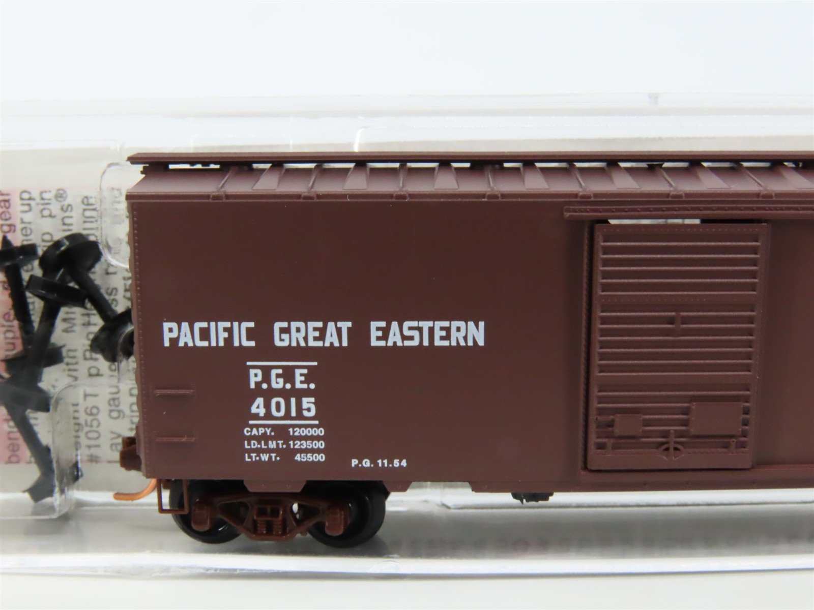 N Scale Micro-Trains MTL 20970 PGE Pacific Great Eastern 40' Box Car #4015