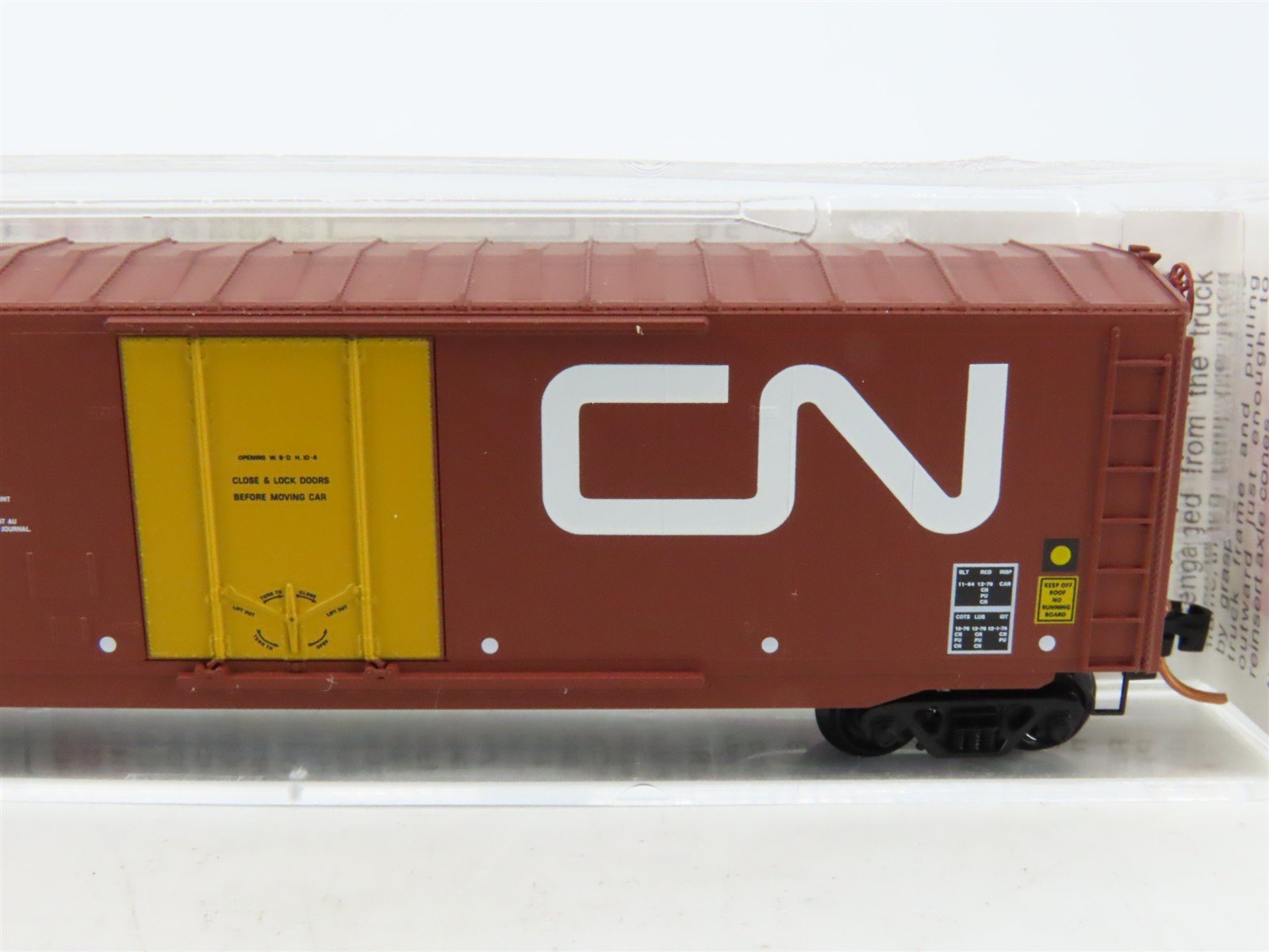 N Scale Micro-Trains MTL 38310 CN Canadian National 50' Plug Door Boxcar #401020