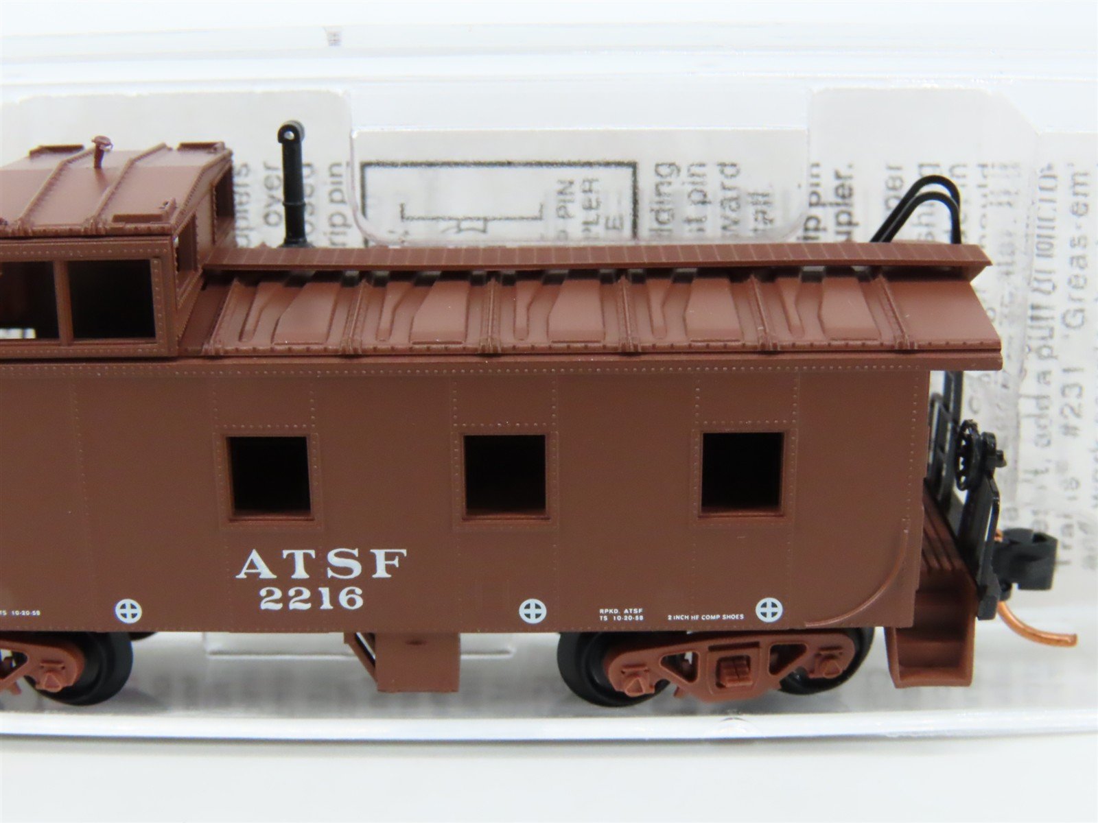 N Scale Micro-Trains MTL 100180 ATSF Santa Fe 36' Riveted Steel Caboose #2216