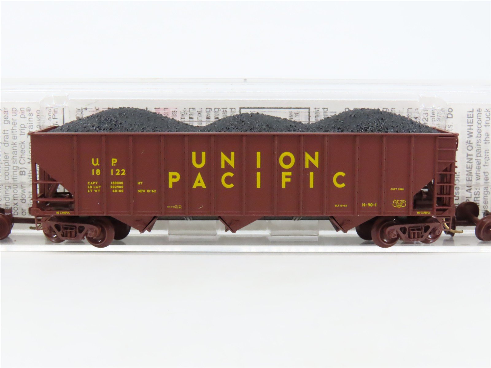 N Scale Micro-Trains MTL 108100 UP Union Pacific 3-Bay Hopper #18122 w/ Load