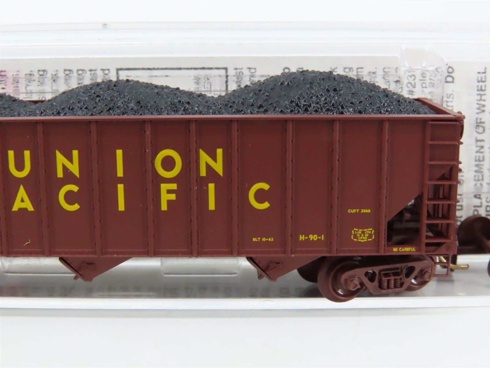 N Scale Micro-Trains MTL 108100 UP Union Pacific 3-Bay Hopper #18122 w/ Load