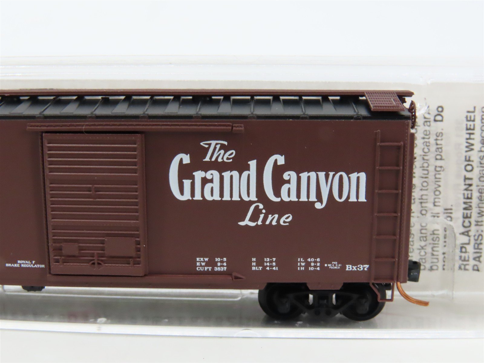 N Scale Micro-Trains MTL 20460 ATSF Santa Fe Grand Canyon 40' Box Car #141702