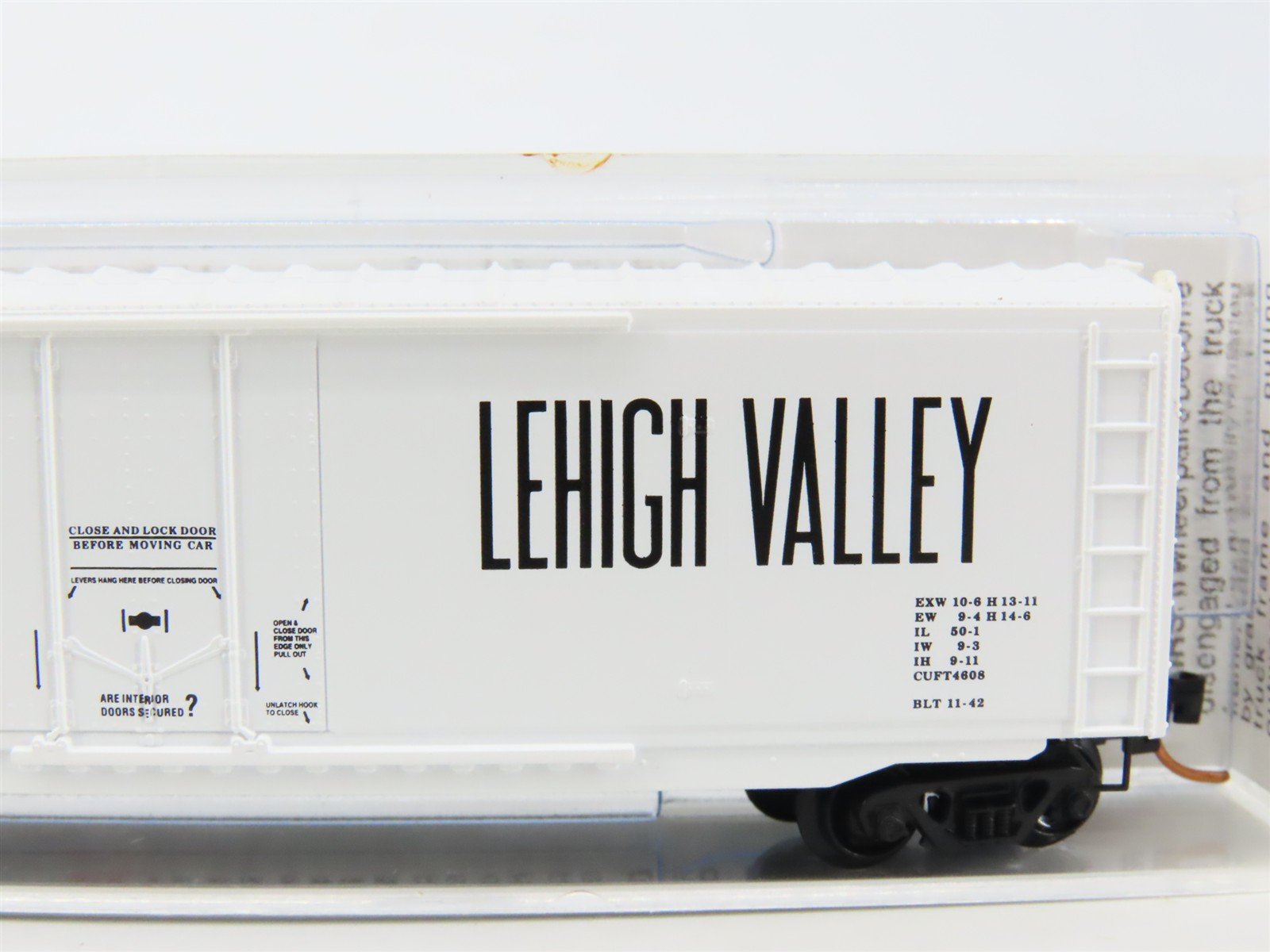 N Scale Micro-Trains MTL 38210 LV Lehigh Valley 50' Plug Door Box Car #7051
