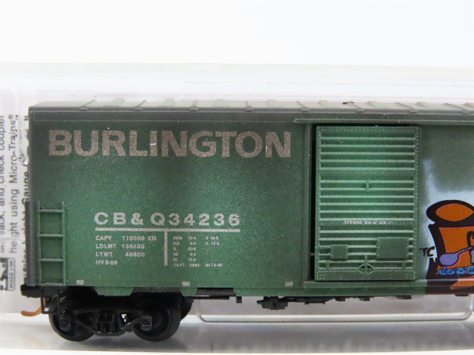 N Micro-Trains MTL 02444310 CB&Q Burlington Route 40' Boxcar #34236 w/ Graffiti