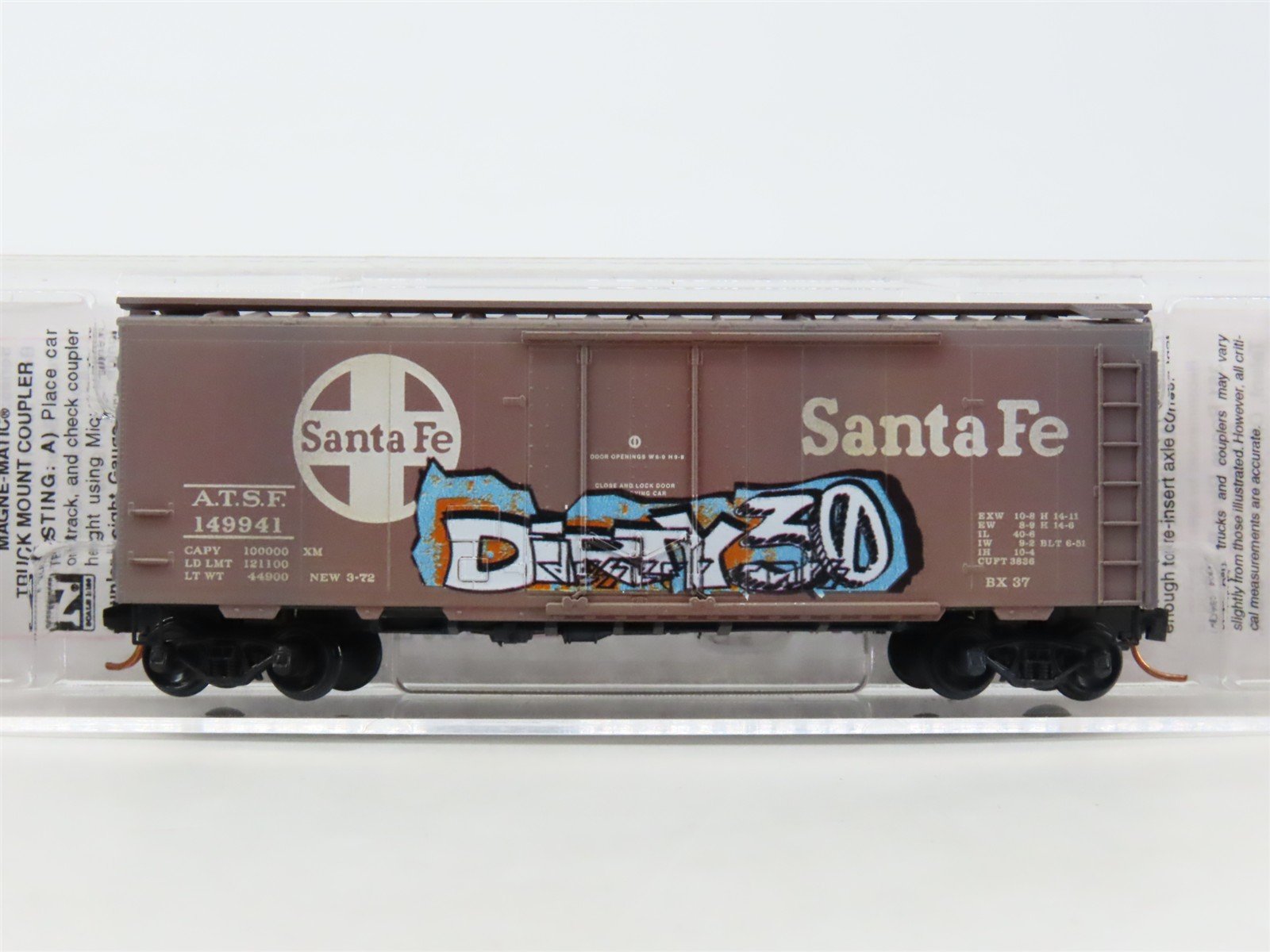N Scale Micro-Trains MTL 02144110 ATSF Santa Fe 40' Box Car #149941 w/ Graffiti