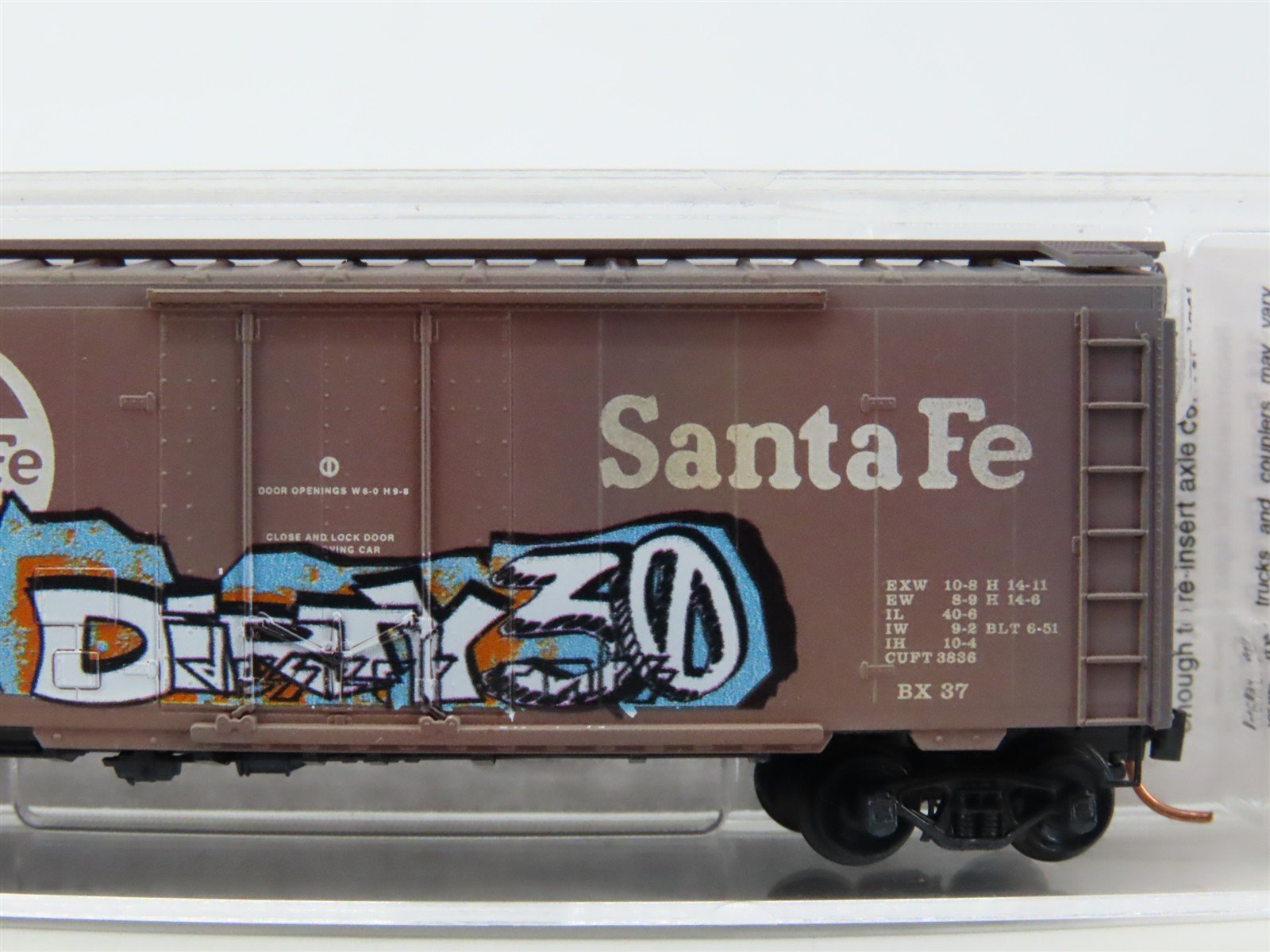 N Scale Micro-Trains MTL 02144110 ATSF Santa Fe 40' Box Car #149941 w/ Graffiti