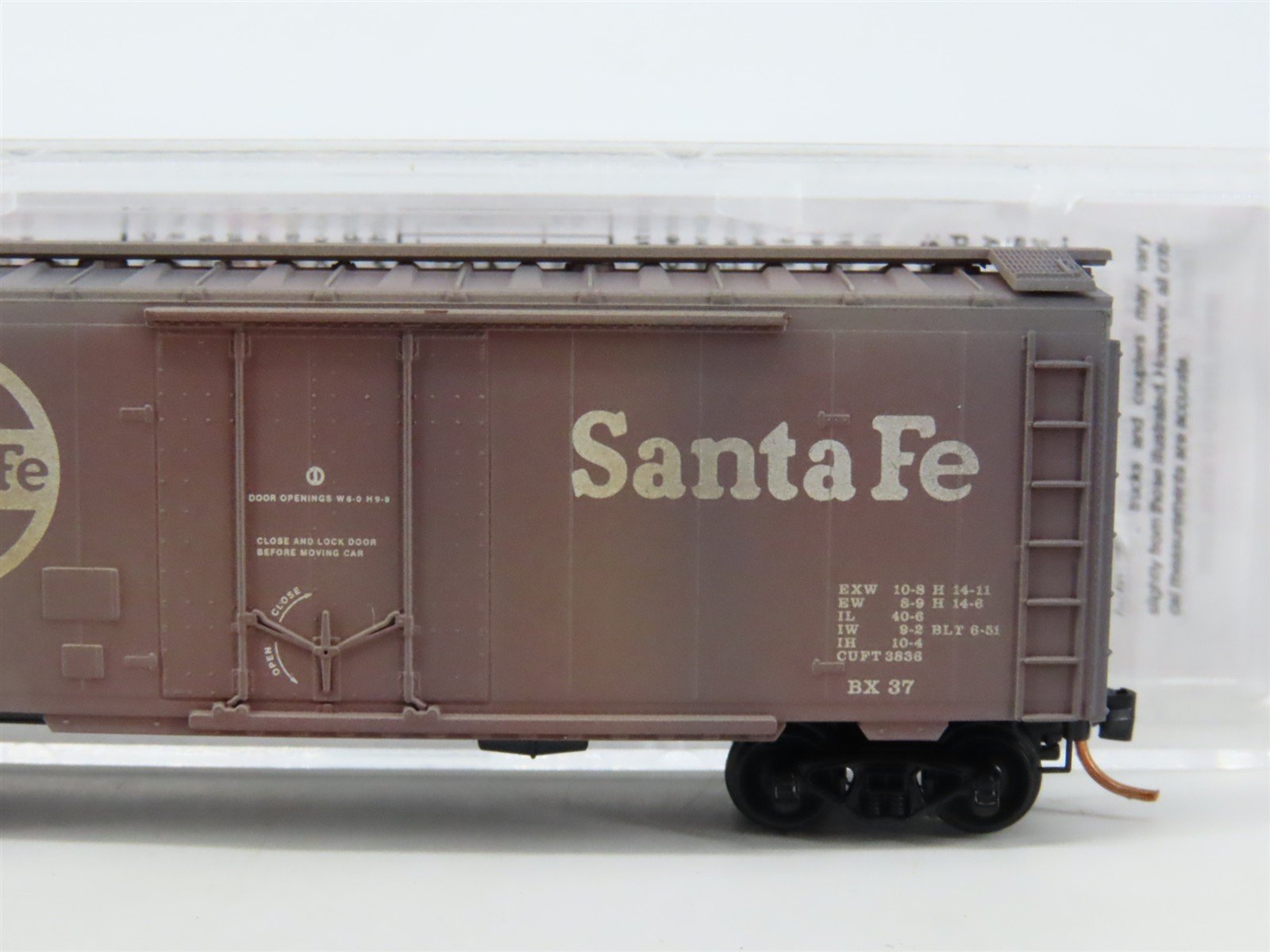 N Scale Micro-Trains MTL 02144110 ATSF Santa Fe 40' Box Car #149941 w/ Graffiti