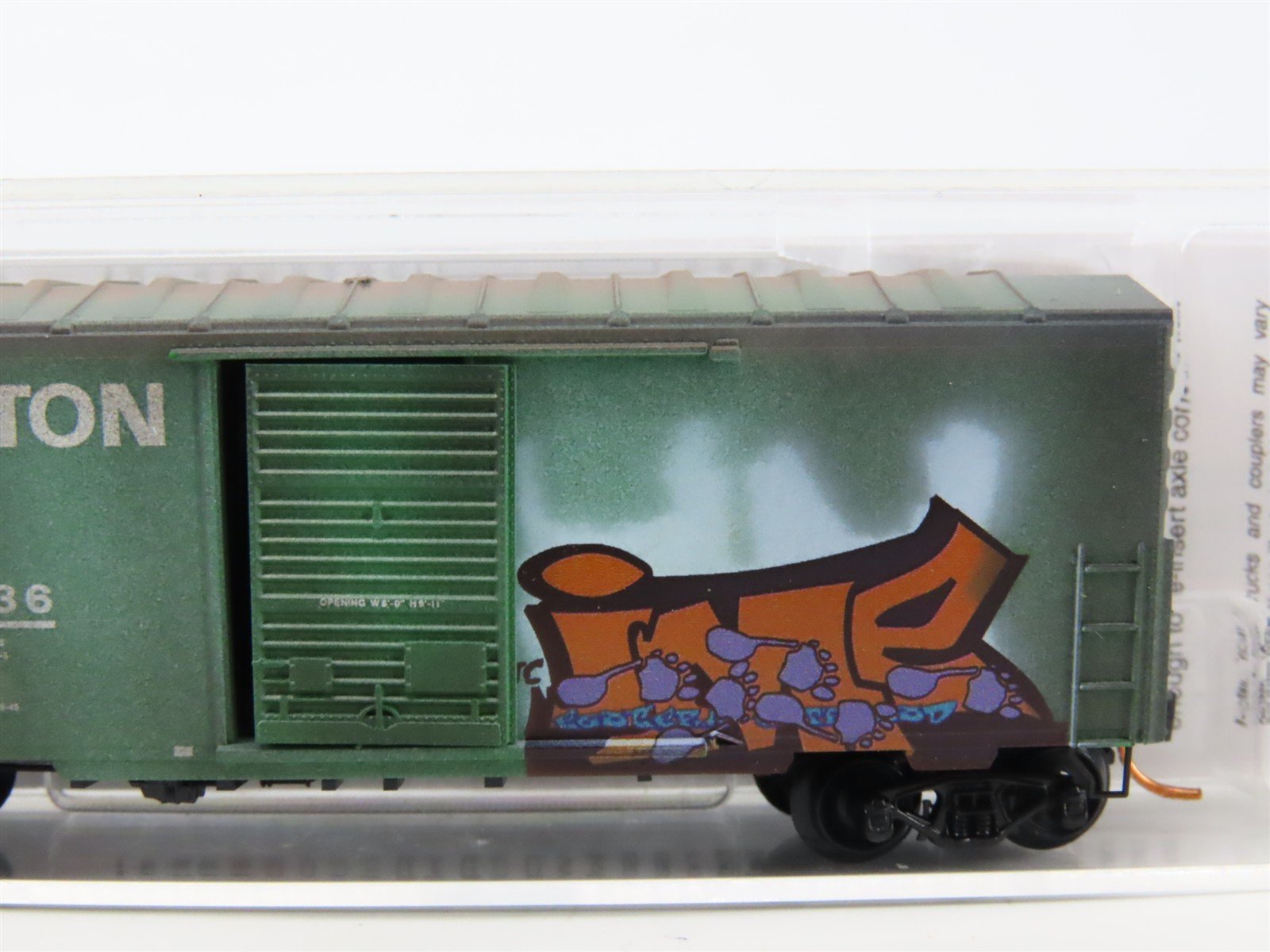 N Micro-Trains MTL 02444310 CB&Q Burlington Route 40' Boxcar #34236 w/ Graffiti