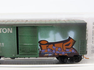 N Micro-Trains MTL 02444310 CB&Q Burlington Route 40' Boxcar #34236 w/ Graffiti
