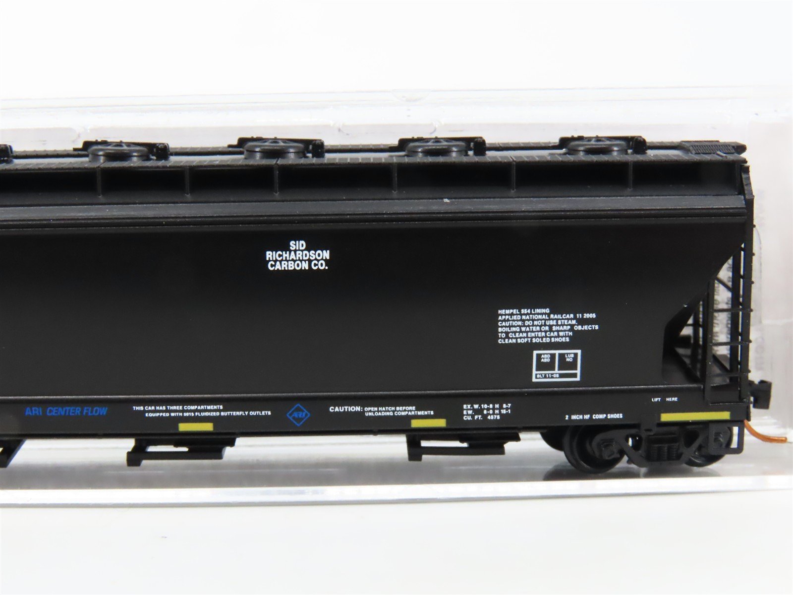 N Scale Micro-Trains MTL 09300100 SRCX Sid Richardson Carbon 3-Bay Hopper #4010