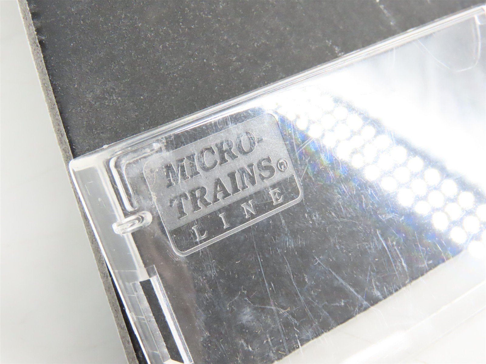 N Scale Micro-Trains MTL 09300100 SRCX Sid Richardson Carbon 3-Bay Hopper #4010