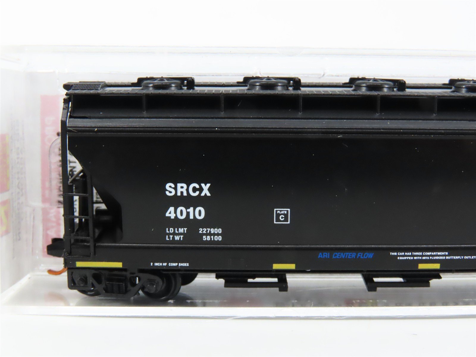 N Scale Micro-Trains MTL 09300100 SRCX Sid Richardson Carbon 3-Bay Hopper #4010