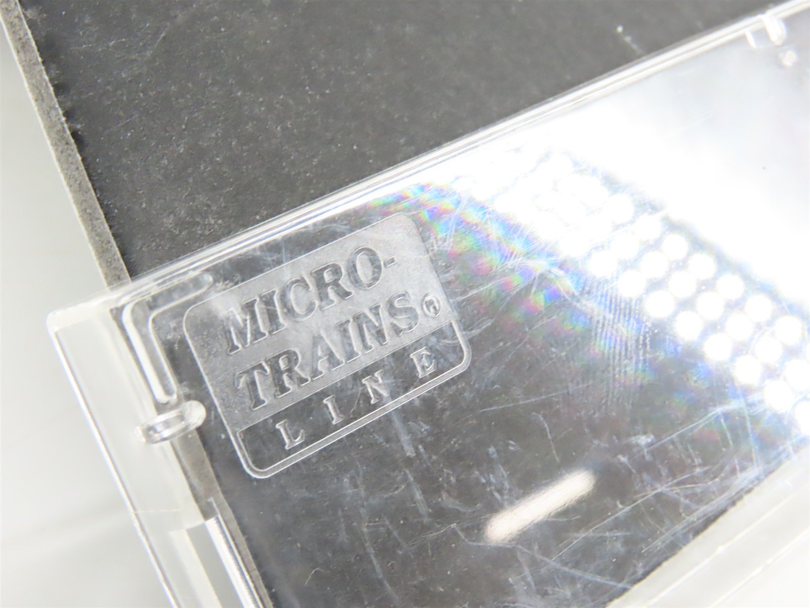 N Scale Micro-Trains MTL 09300100 SRCX Sid Richardson Carbon 3-Bay Hopper #4010