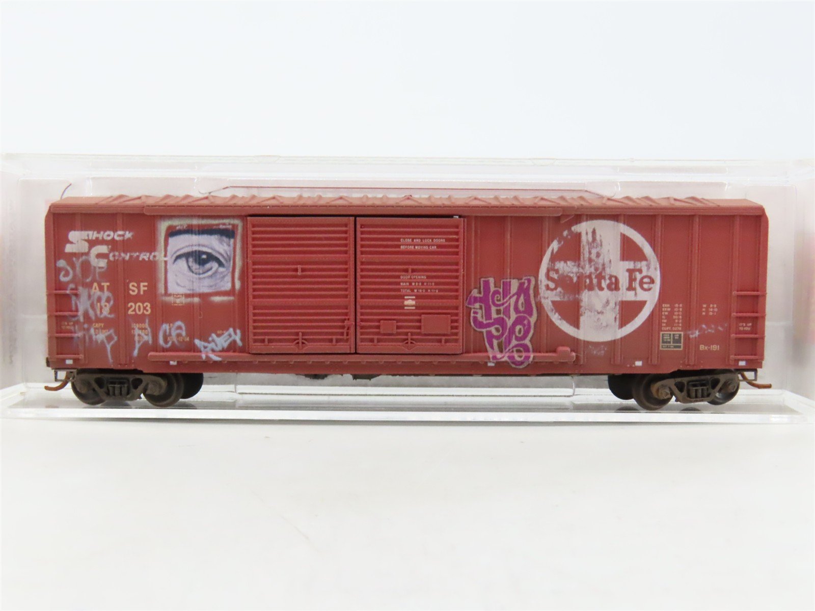 N Scale Micro-Trains MTL 03044250 ATSF Santa Fe 50' Box Car #18203 w/ Graffiti