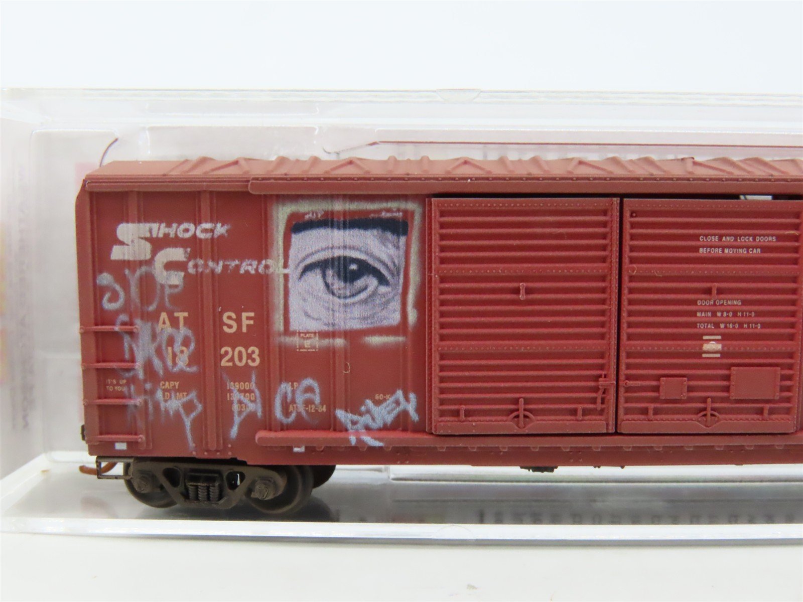 N Scale Micro-Trains MTL 03044250 ATSF Santa Fe 50' Box Car #18203 w/ Graffiti