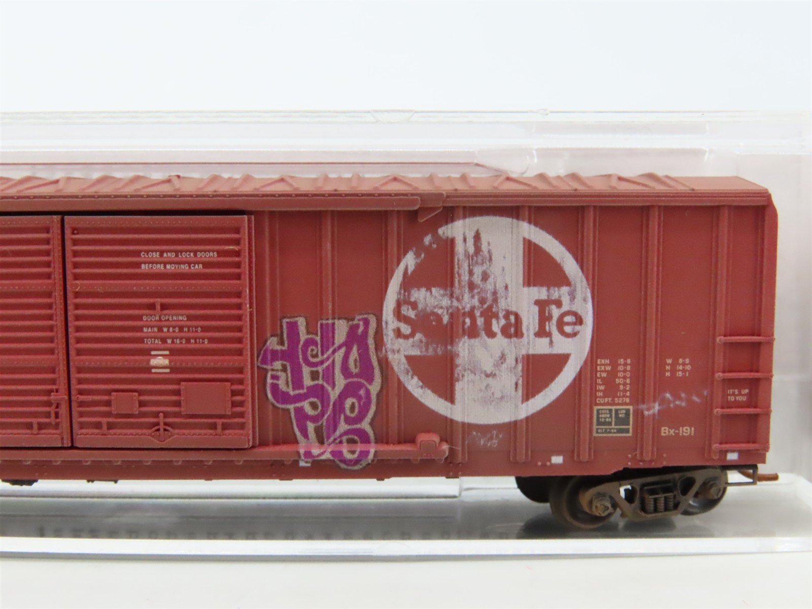N Scale Micro-Trains MTL 03044250 ATSF Santa Fe 50' Box Car #18203 w/ Graffiti