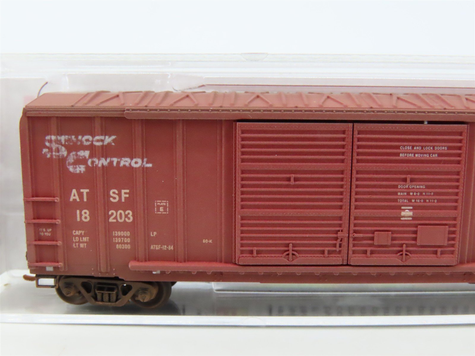 N Scale Micro-Trains MTL 03044250 ATSF Santa Fe 50' Box Car #18203 w/ Graffiti