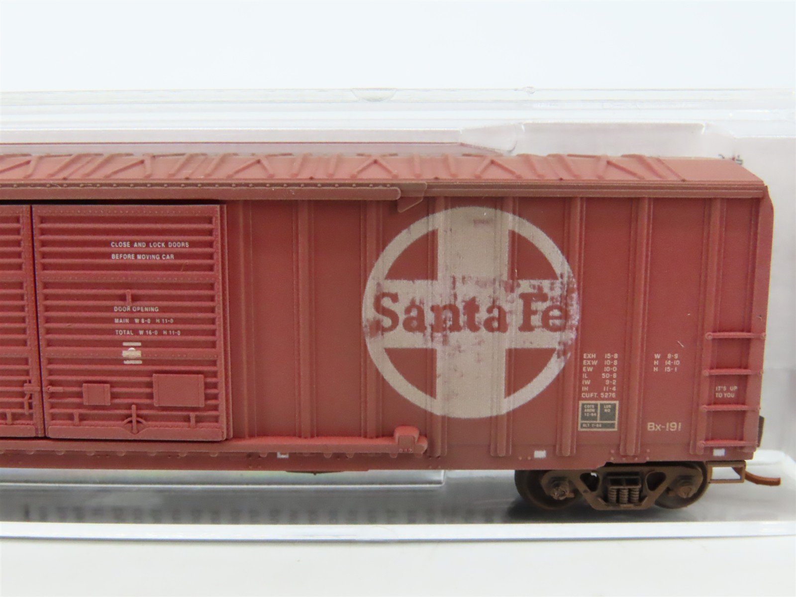 N Scale Micro-Trains MTL 03044250 ATSF Santa Fe 50' Box Car #18203 w/ Graffiti