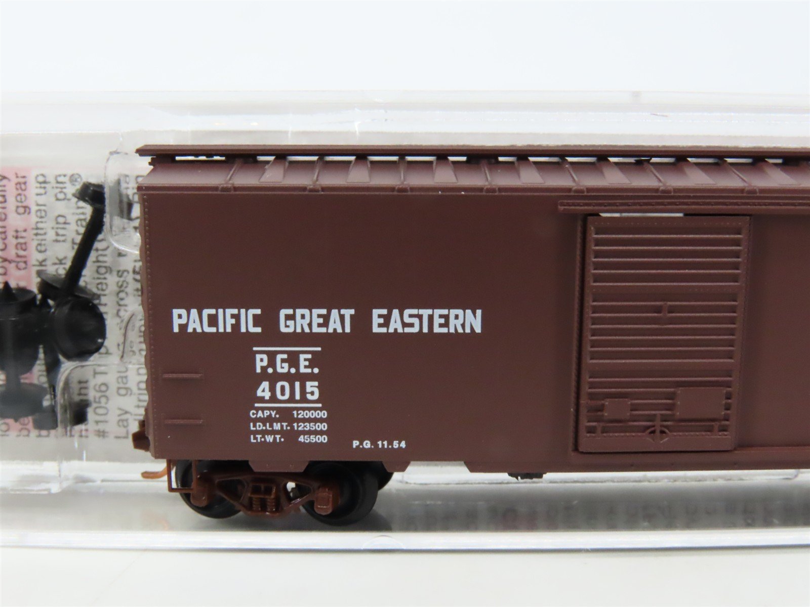 N Scale Micro-Trains MTL 20970 PGE Pacific Great Eastern 40' Box Car #4015