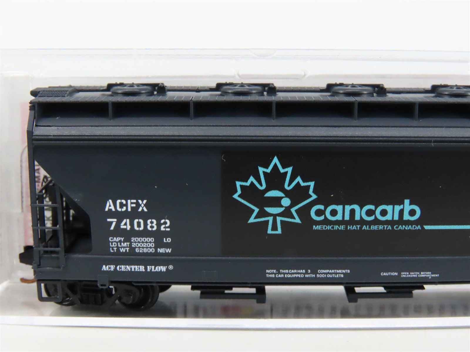 N Scale Micro-Trains MTL 09300070 ACFX Cancarb 3-Bay Covered Hopper #74082