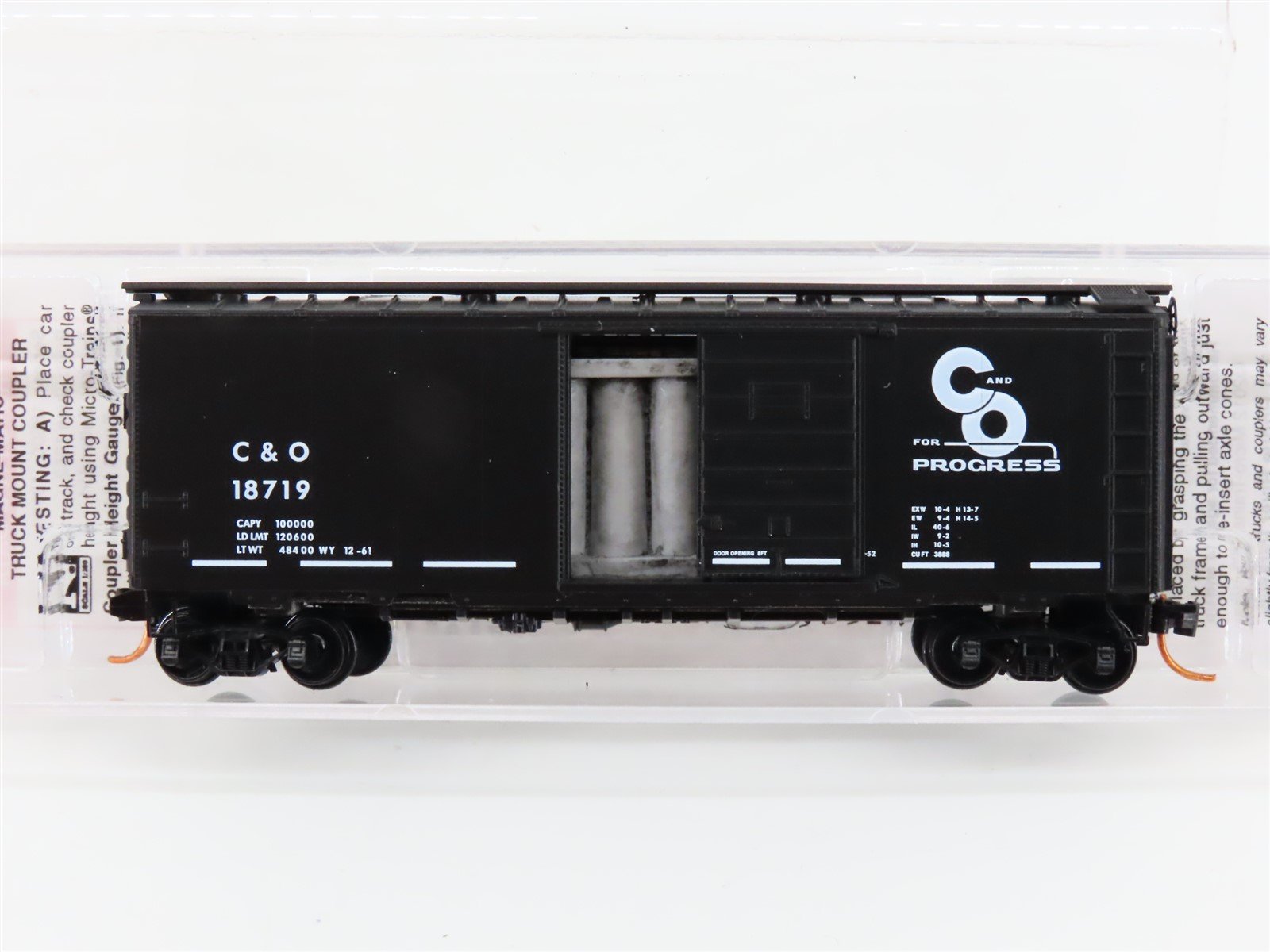 N Scale Micro-Trains MTL 02000876 C&O Chesapeake & Ohio 40' Boxcar 18719 w/ Load