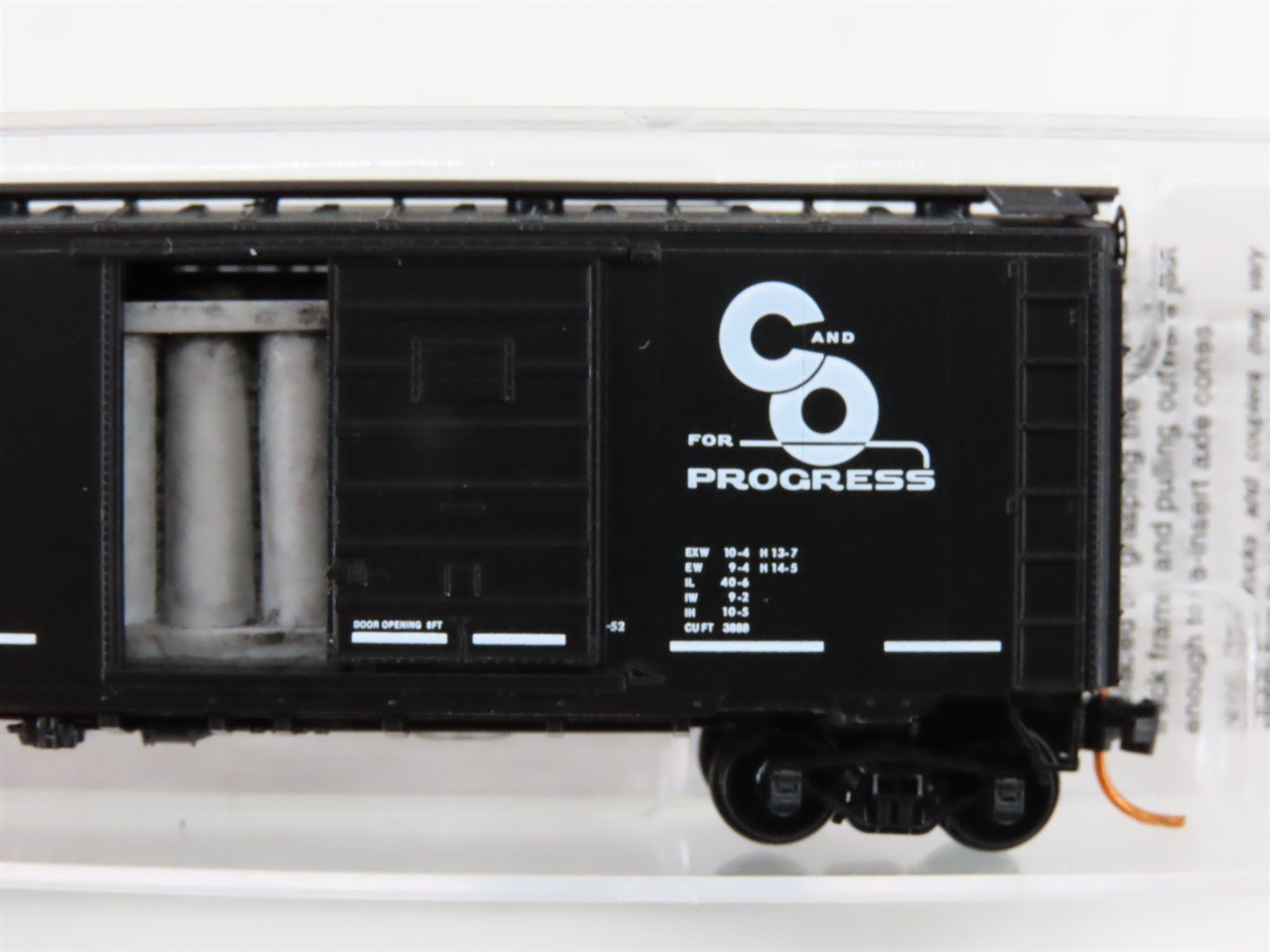 N Scale Micro-Trains MTL 02000876 C&O Chesapeake & Ohio 40' Boxcar 18719 w/ Load