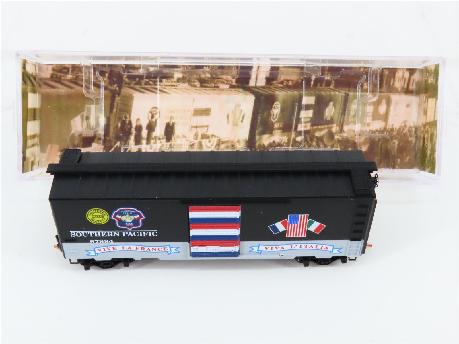 N Micro-Trains MTL 02000027 SP Southern Pacific Friendship 40' Box Car #97994