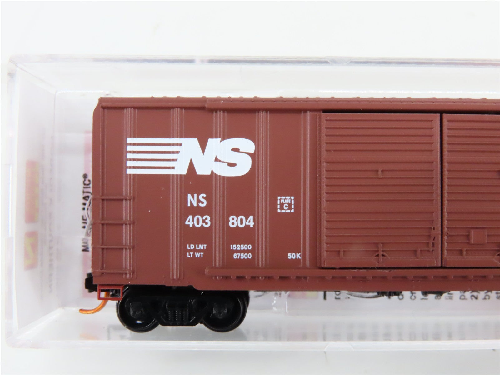 N Scale Micro-Trains MTL 03000220 NS Norfolk Southern 50' Box Car #403804