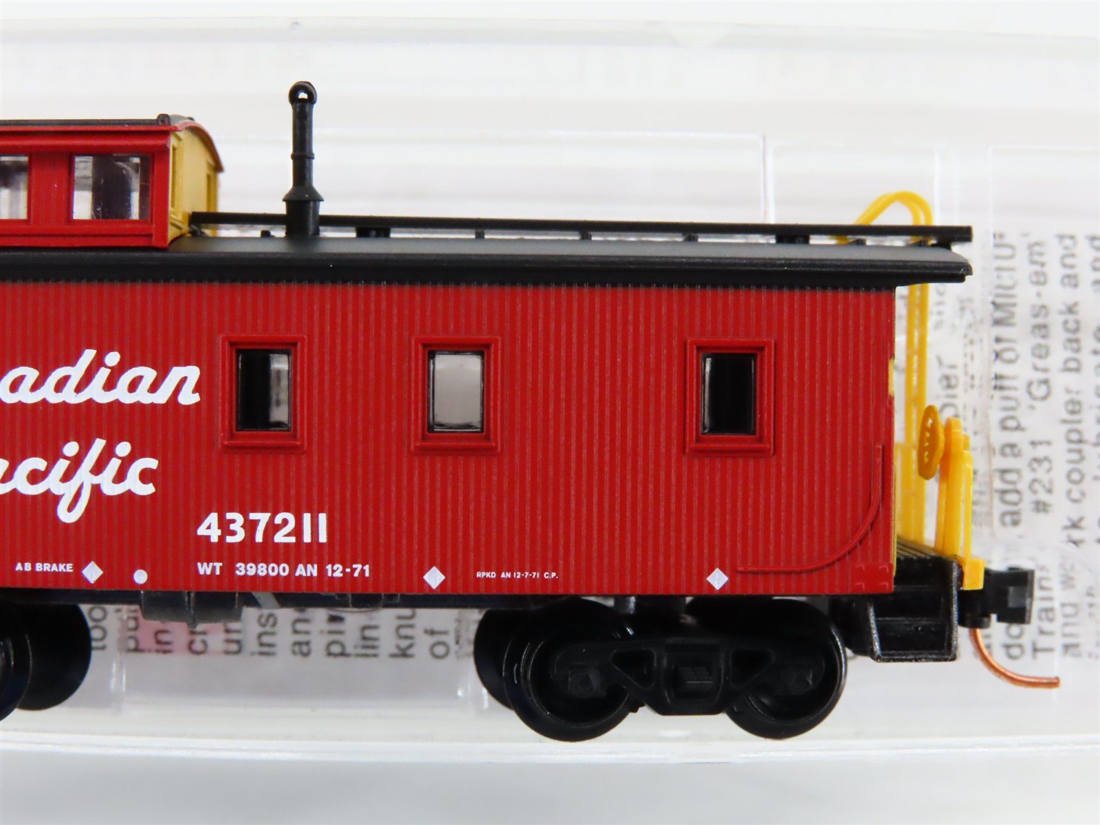 N Scale Micro-Trains MTL 05100240 CP Canadian Pacific 34' Caboose #437211