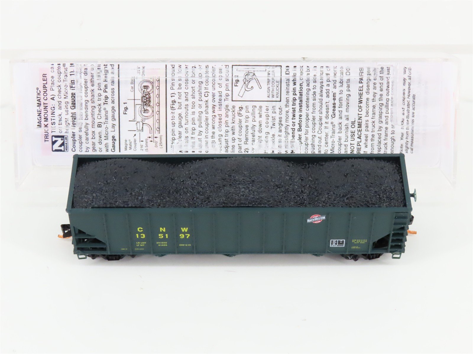 N Scale Micro-Trains MTL 10800250 CNW 3-Bay Hopper #135197 w/ Coal Load