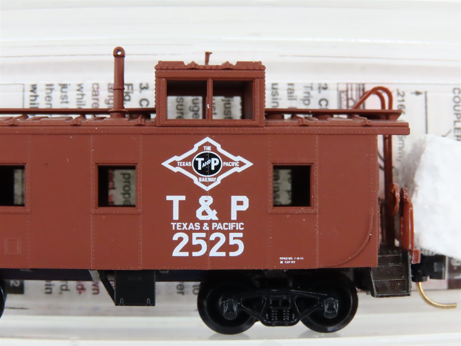 N Scale Micro-Trains MTL T&P Texas & Pacific 36' Riveted Steel Caboose #2525