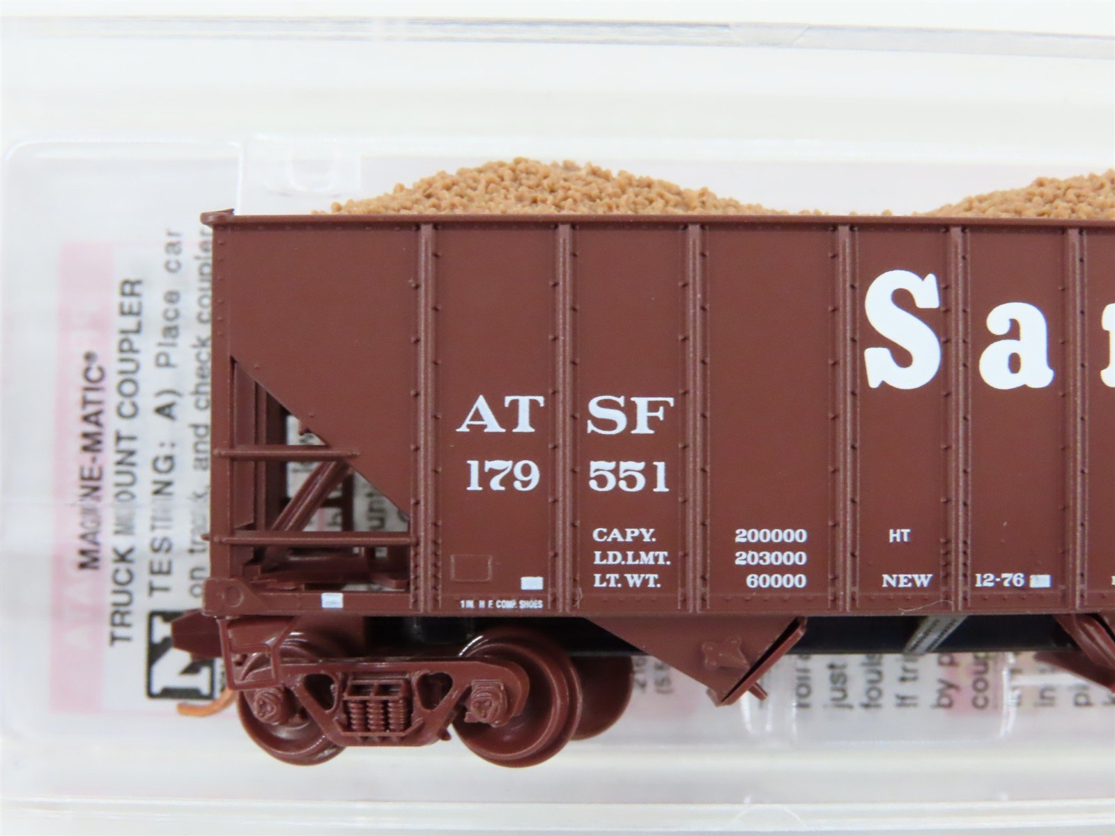 N Micro-Trains MTL 10800120 ATSF Santa Fe 3-Bay Hopper #179551 w/ Copper Load