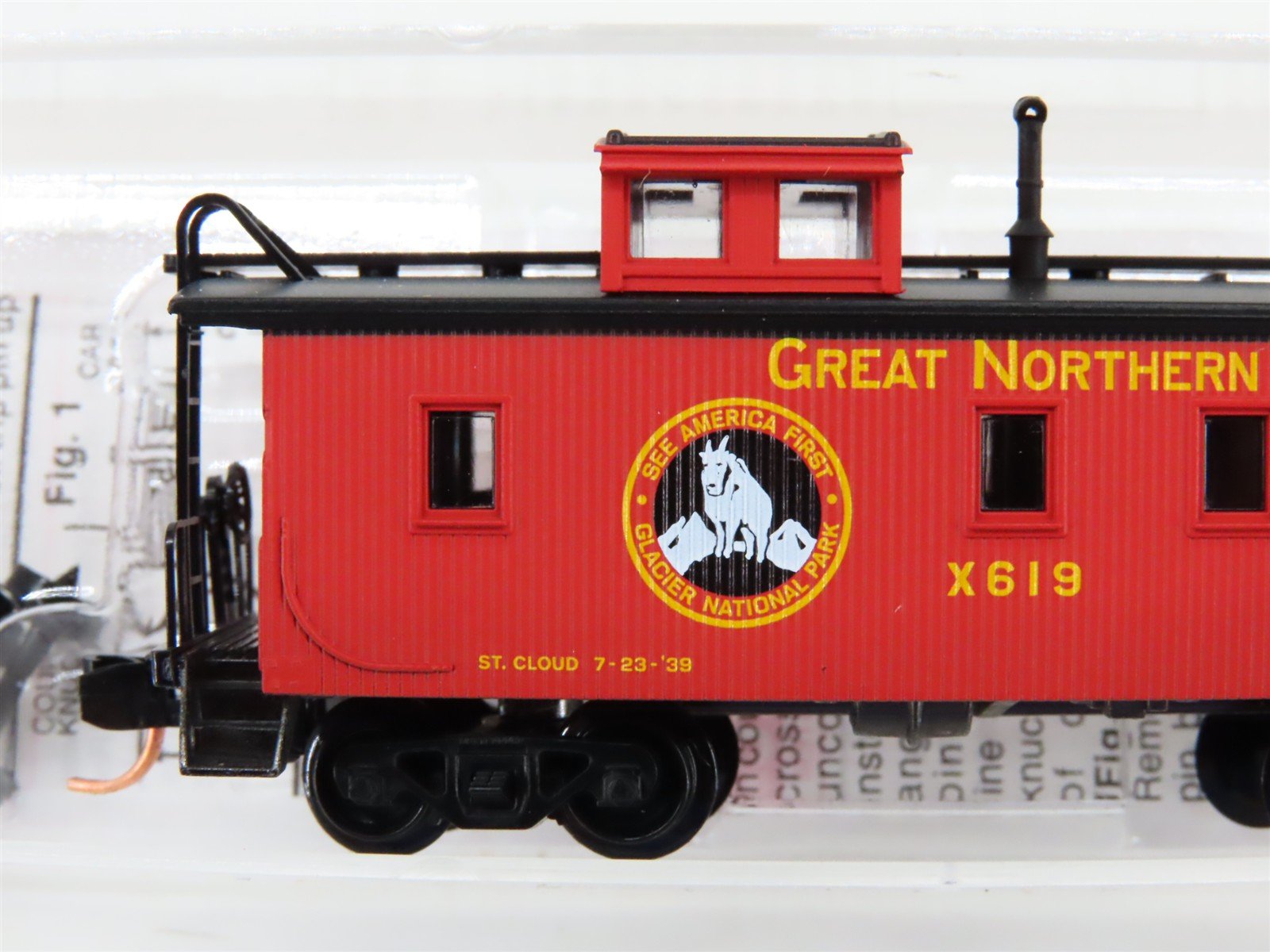 N Micro-Trains MTL 51110 GN Great Northern Glacier National Park Caboose #X619