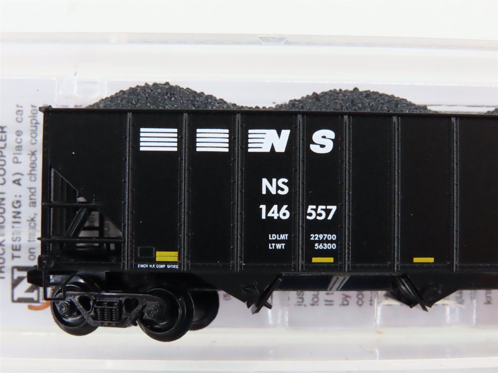 N Micro-Trains MTL 10800191 NS Norfolk Southern 3-Bay Hopper #146557 w/ Load