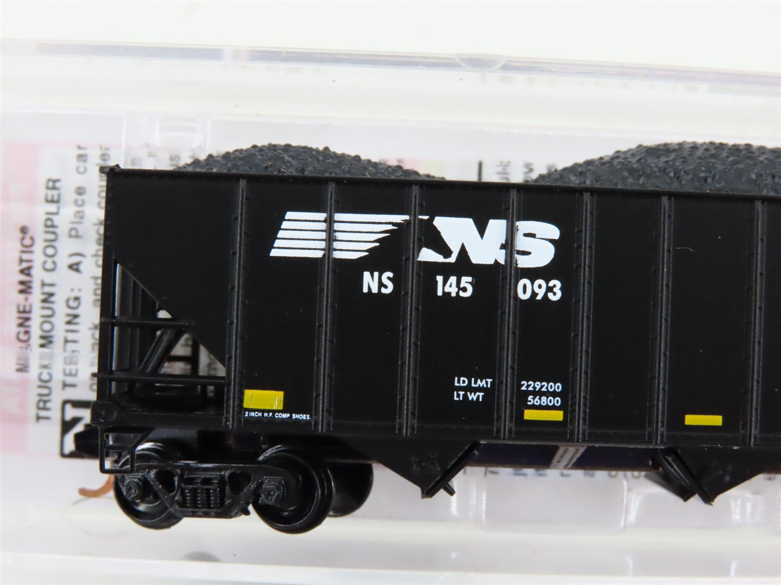 N Micro-Trains MTL 10800282 NS Norfolk Southern 3-Bay Hopper #145093 w/ Load