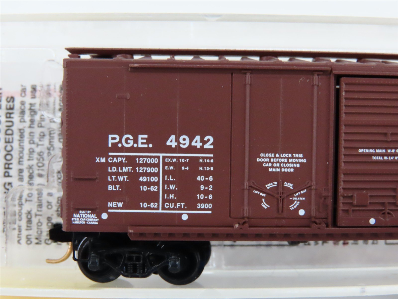 N Scale Micro-Trains MTL 22070 PGE Pacific Great Eastern 40' Box Car #4942