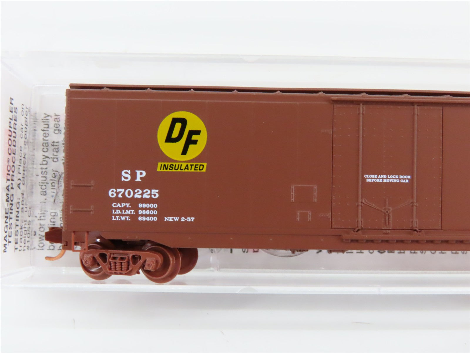 N Scale Micro-Trains MTL 32380 SP Southern Pacific 50' Box Car #670225