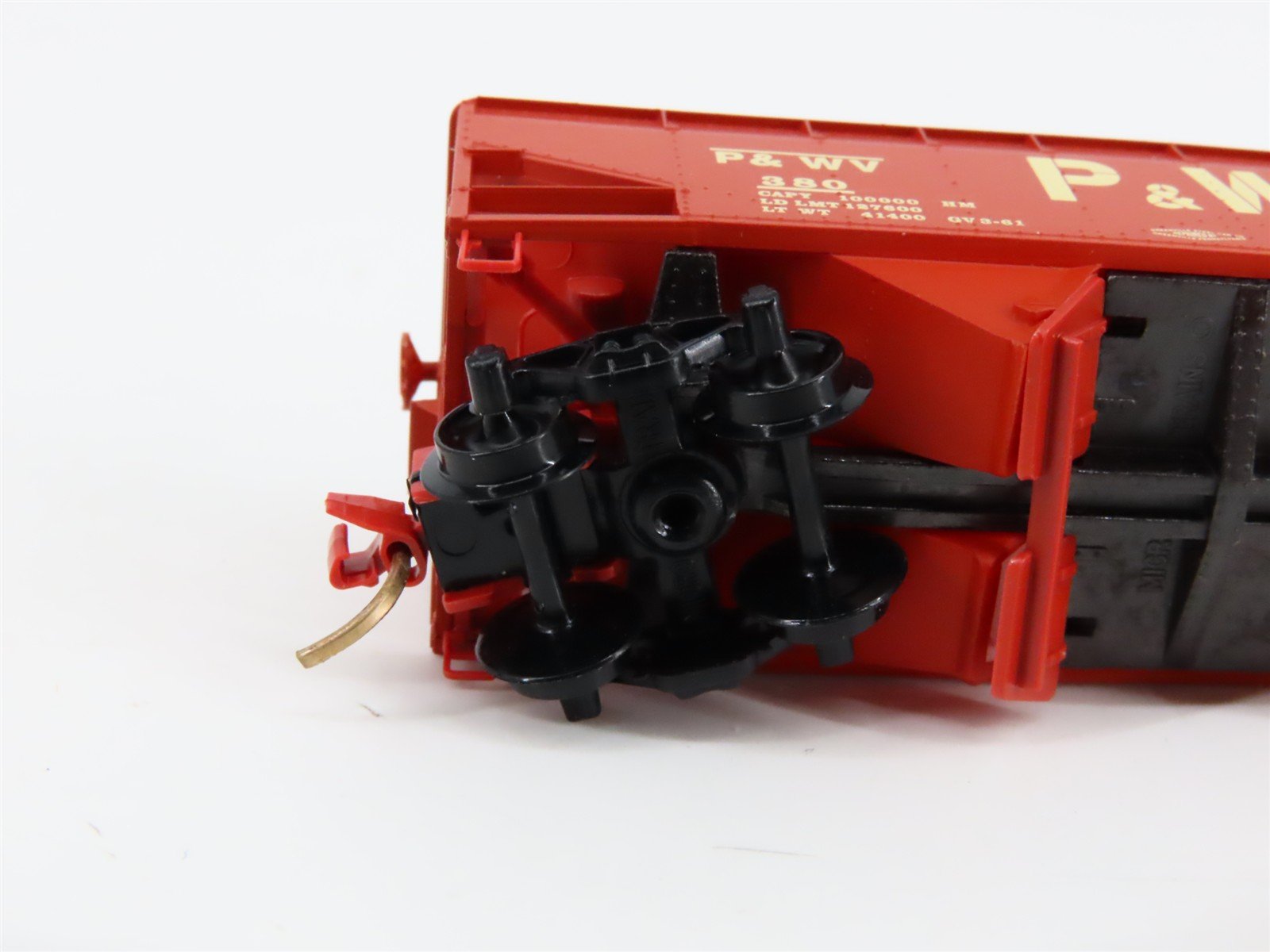 N Scale Micro-Trains MTL 55260 P&WV The Alphabet Route 2-Bay Open Hopper #380
